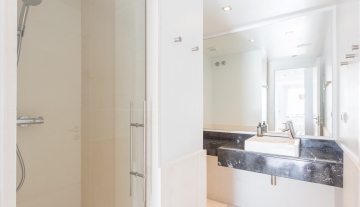 Resa Estates Ibiza for sale te koop apartment views Botafoch Talamanca bathroom 3.jpg